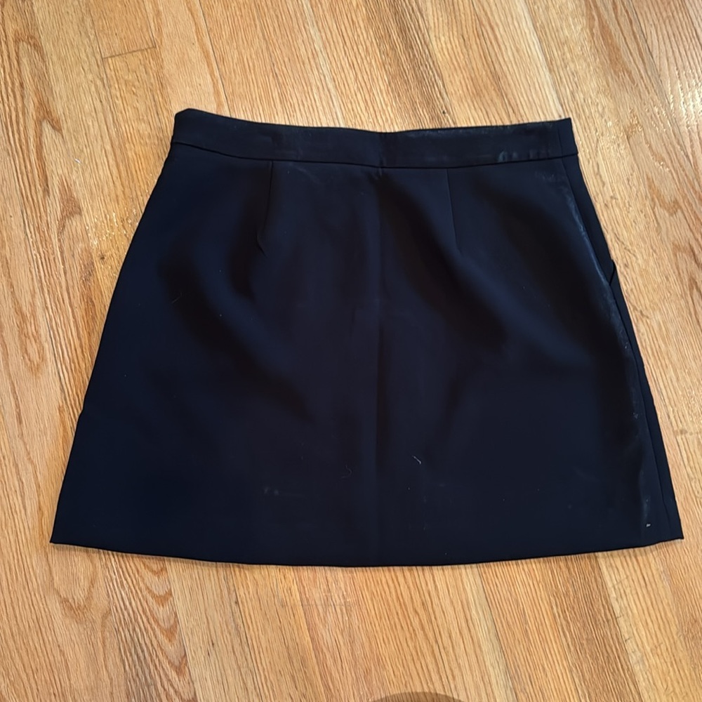 Gorgeous Banana Republic, mini A-lime skirt with a pleat in front - Picture 6 of 7